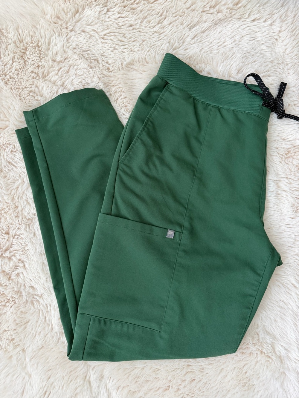 Fabletics Women’s Green Cargo Scrub Pants